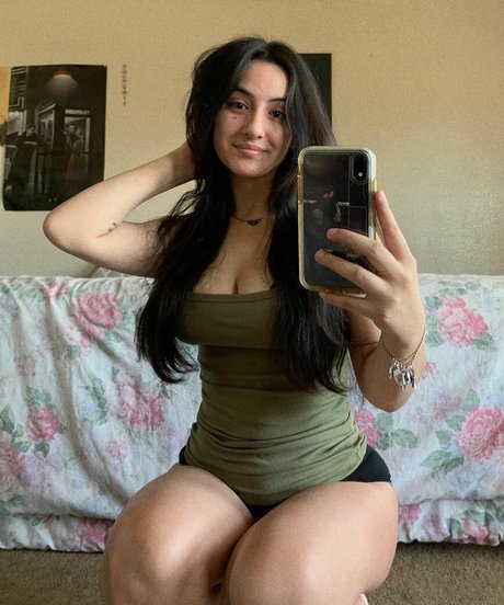 Alasti lekkinud OnlyFans-i pilt Anneiise