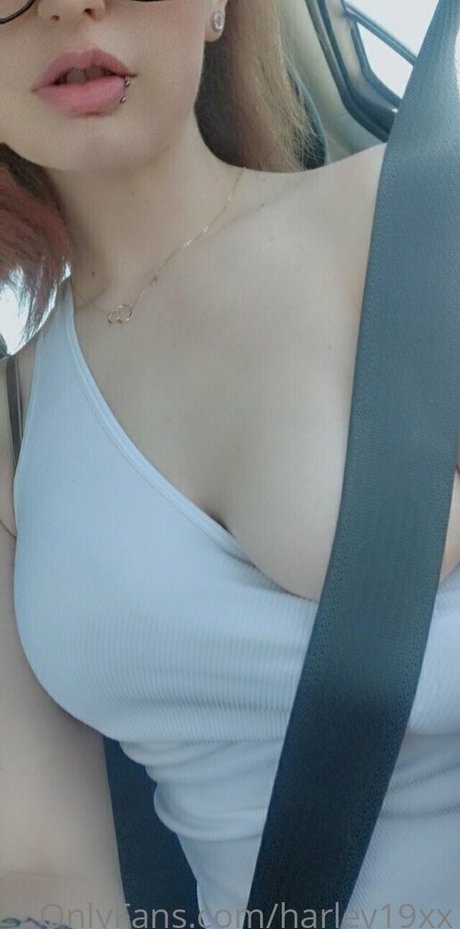 Naken läckt OnlyFans-bild av Harley19xx