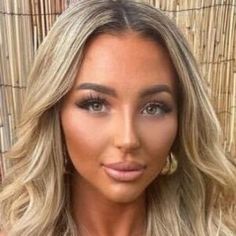 Nøgent lækket OnlyFans-billede af Beth Amelia