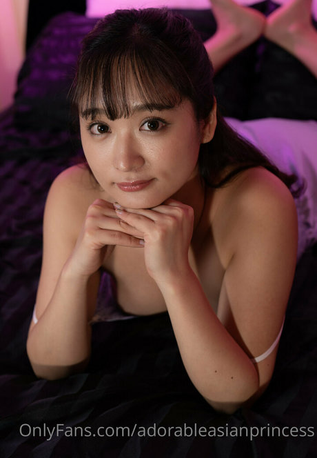 Naken läckt OnlyFans-bild av Adorableasianprincess