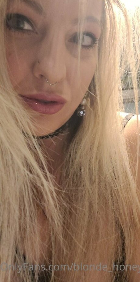 Blondehoney22