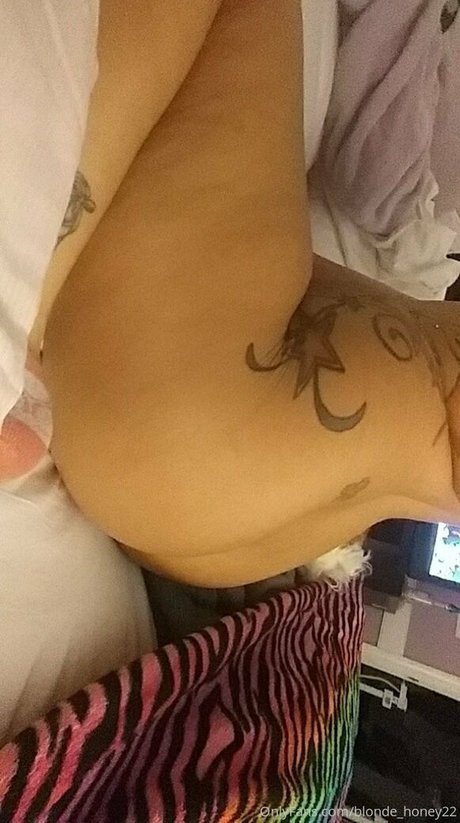 Blondehoney22