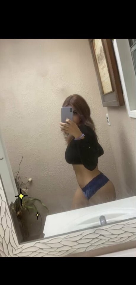 Naken läckt OnlyFans-bild av Purrrbaby