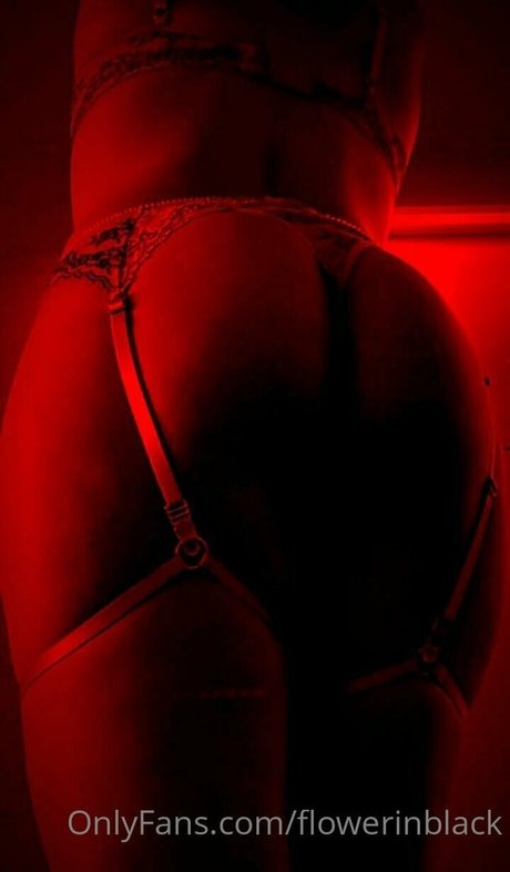 Naken läckt OnlyFans-bild av Flowerinblack