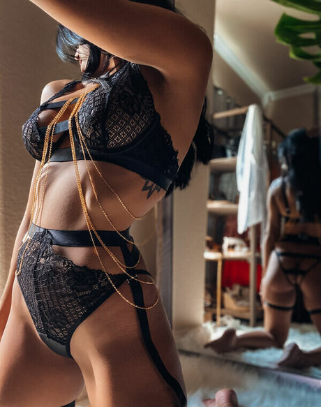 Naakte gelekte OnlyFans-foto van Lillydd