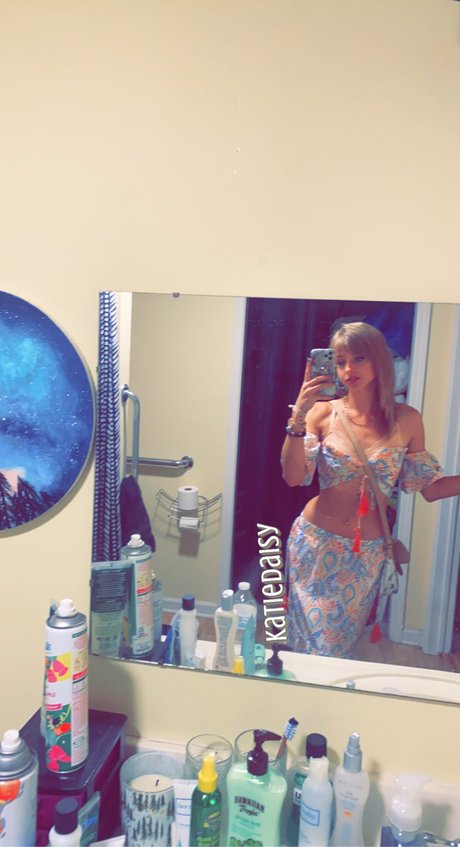 Naakte gelekte OnlyFans-foto van Katiedaisy