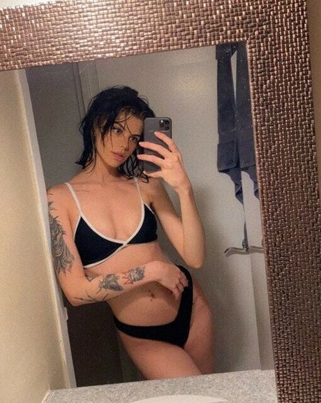 Naakte gelekte OnlyFans-foto van Ellathrasher