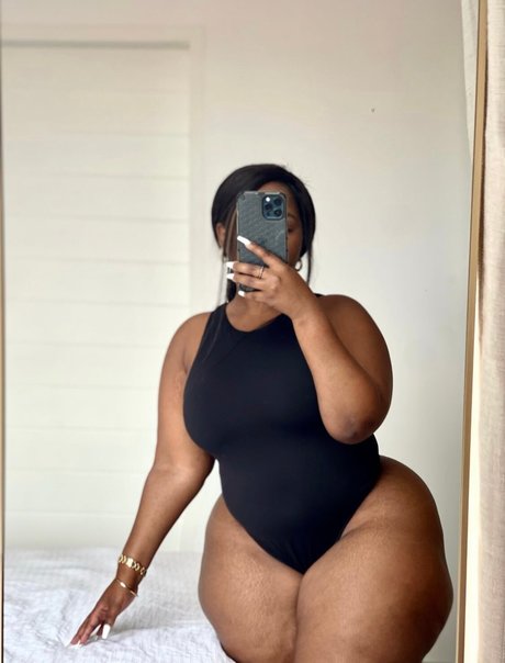 Photo nue de fuite OnlyFans de Nako Tenza