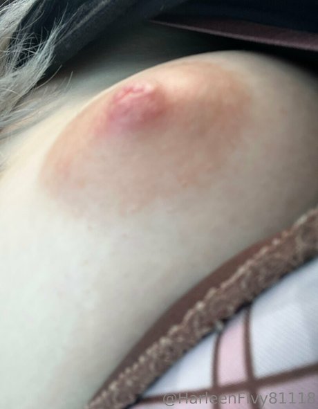 Naken läckt OnlyFans-bild av Harleenivy