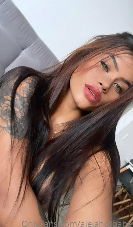 Naken läckt OnlyFans-bild av Alejahotbabe