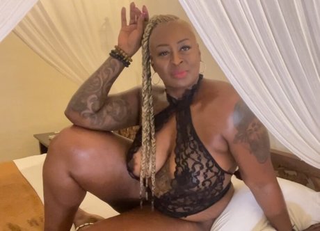 Naken läckt OnlyFans-bild av Monna White