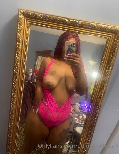 Foto nua vazada do OnlyFans de Demigoddessx