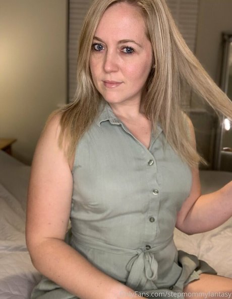 Nahá fotka uniklých OnlyFans od Stepmommyfantasy