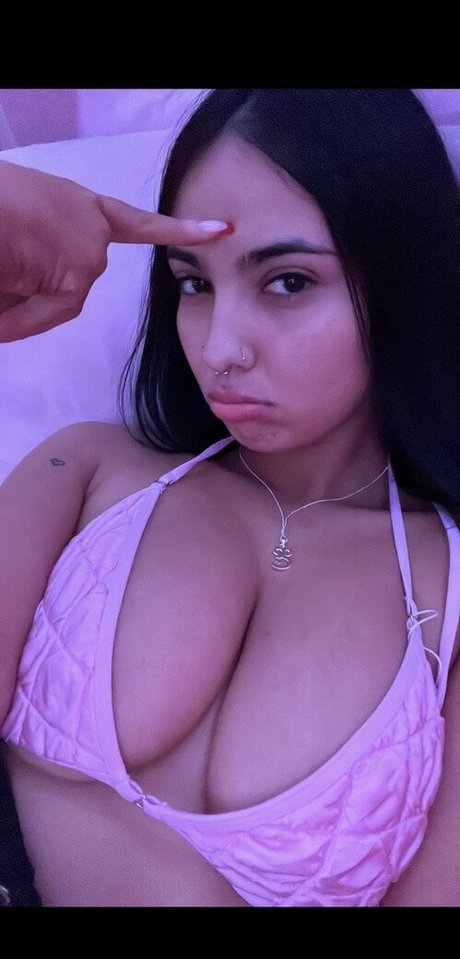 Alaston vuotanut OnlyFans-kuva Emilia