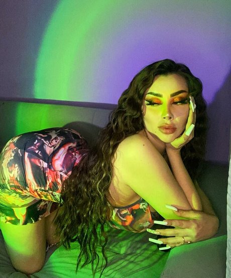 Naakte gelekte OnlyFans-foto van Vai Monroe