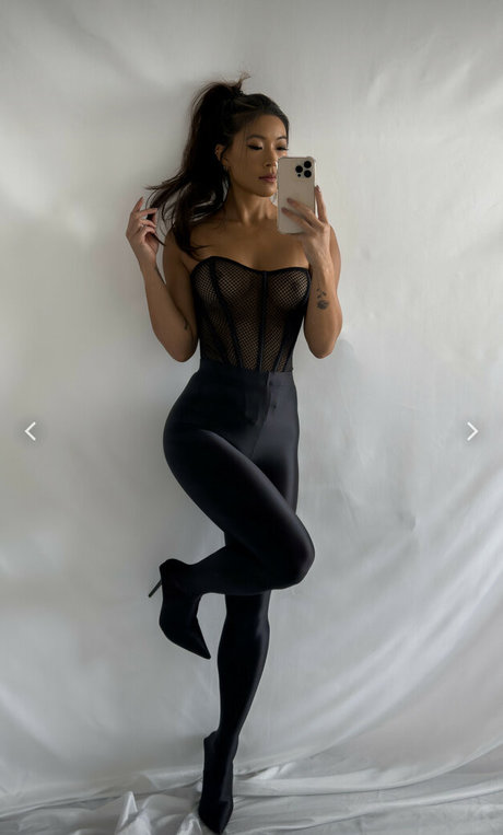 Naken läckt OnlyFans-bild av Jennifer Chong