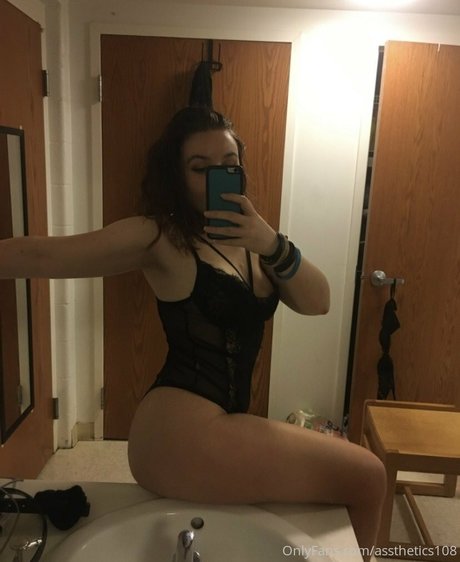 Naakte gelekte OnlyFans-foto van Assthetics108
