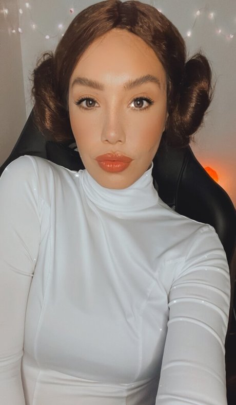Naakte gelekte OnlyFans-foto van All Bella