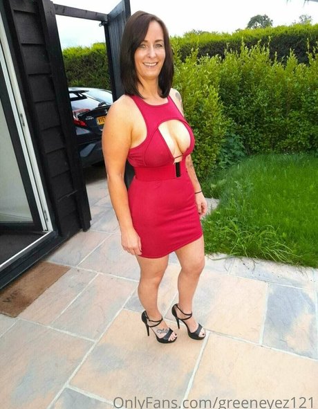 Naakte gelekte OnlyFans-foto van Greeneyez121