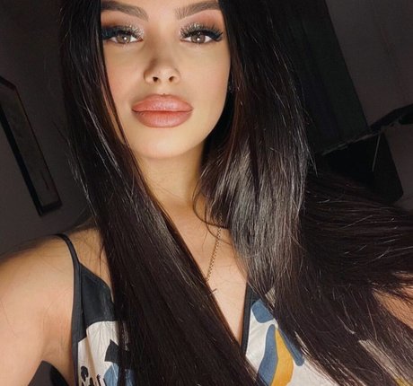 Naken lekkede OnlyFans-bilde av Maya Bulgarien