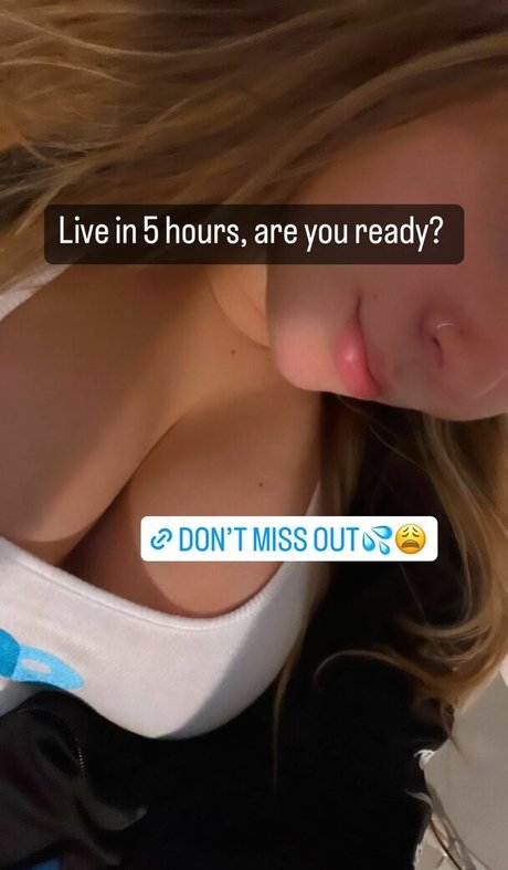 Naken läckt OnlyFans-bild av Allison Mae