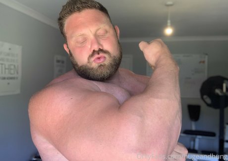 Hugeandhung