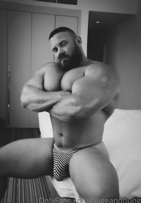 Hugeandhung