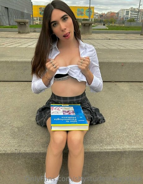 Shystudentagostina