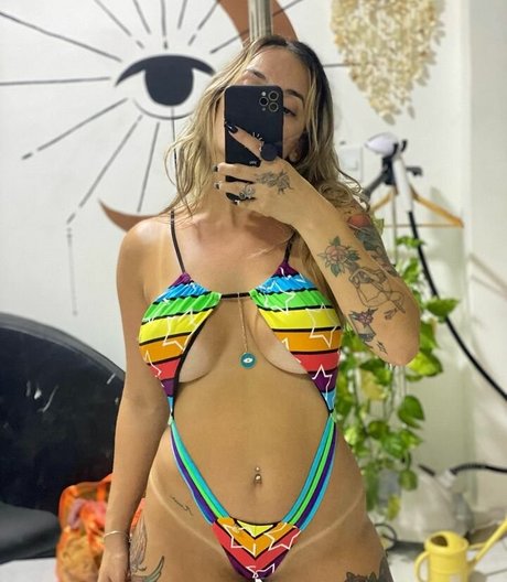 Naken läckt OnlyFans-bild av Sil Sexy Pole