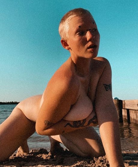 Naakte gelekte OnlyFans-foto van Woahphinn