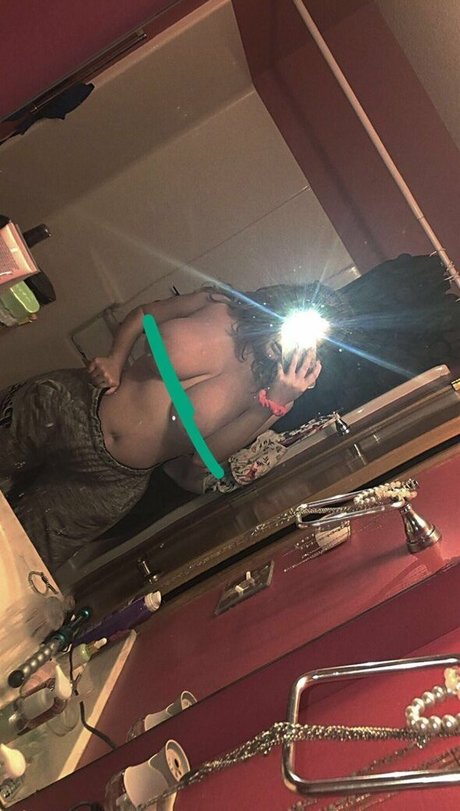 Alaston vuotanut OnlyFans-kuva Lolabotomy