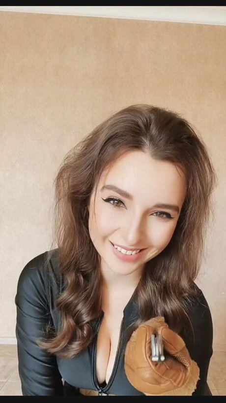 Naken läckt OnlyFans-bild av Elena Deligioz