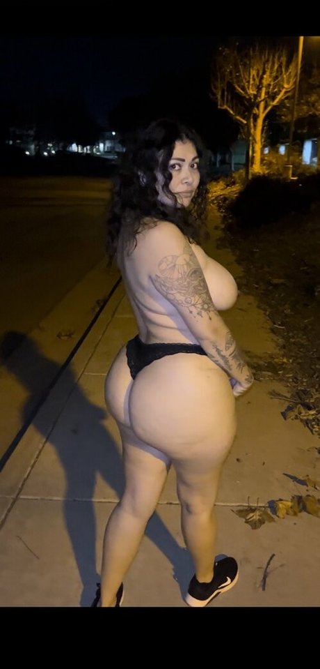 Naken läckt OnlyFans-bild av Dunken Hina