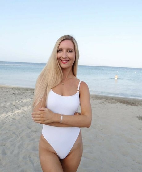 Alasti lekkinud OnlyFans-i pilt Lana Briski