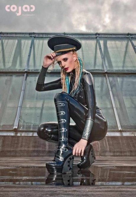 Nahá fotka uniklých OnlyFans od Deemonica Asmr