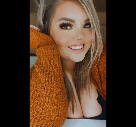 Lilly Zamora