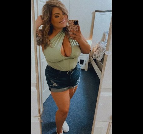 Lilly Zamora