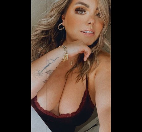 Lilly Zamora