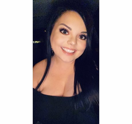 Lilly Zamora