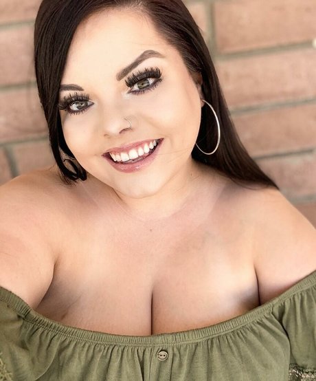 Lilly Zamora