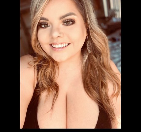 Lilly Zamora