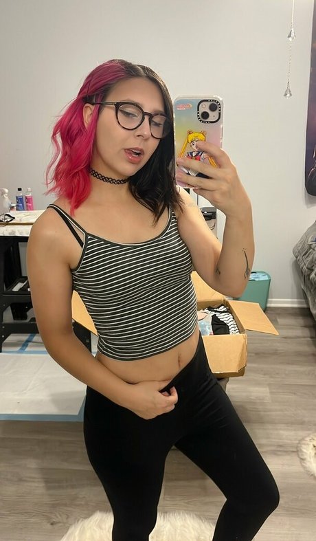 Photo nue de fuite OnlyFans de Emilyuwu