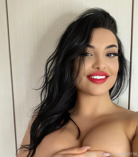 Naken läckt OnlyFans-bild av Redona Koci