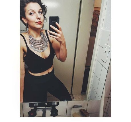 Foto nua vazada do OnlyFans de Irina Mirella