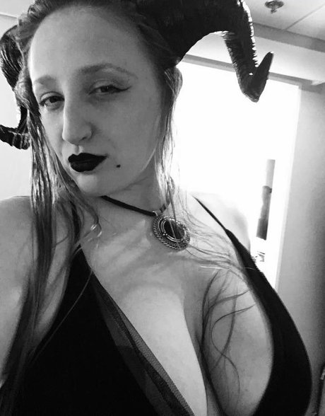 Naken läckt OnlyFans-bild av Bordeauxblack