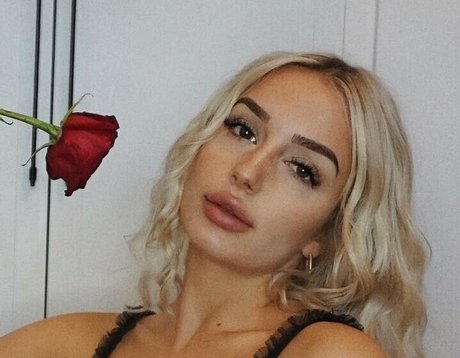 Milan Rose OnlyFans
