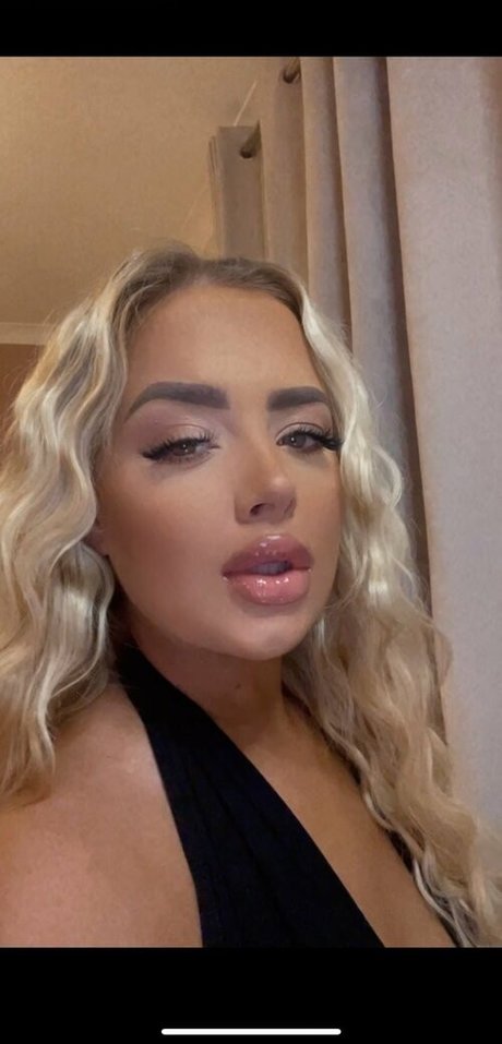 Naken läckt OnlyFans-bild av Leonie Tongue