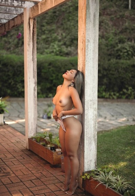 Alasti lekkinud OnlyFans-i pilt Revista Boudoir