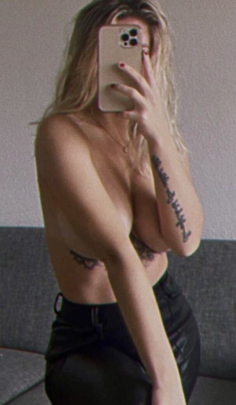 Naken läckt OnlyFans-bild av Trine Lasson