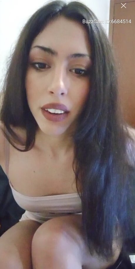 Naken läckt OnlyFans-bild av Nemesi